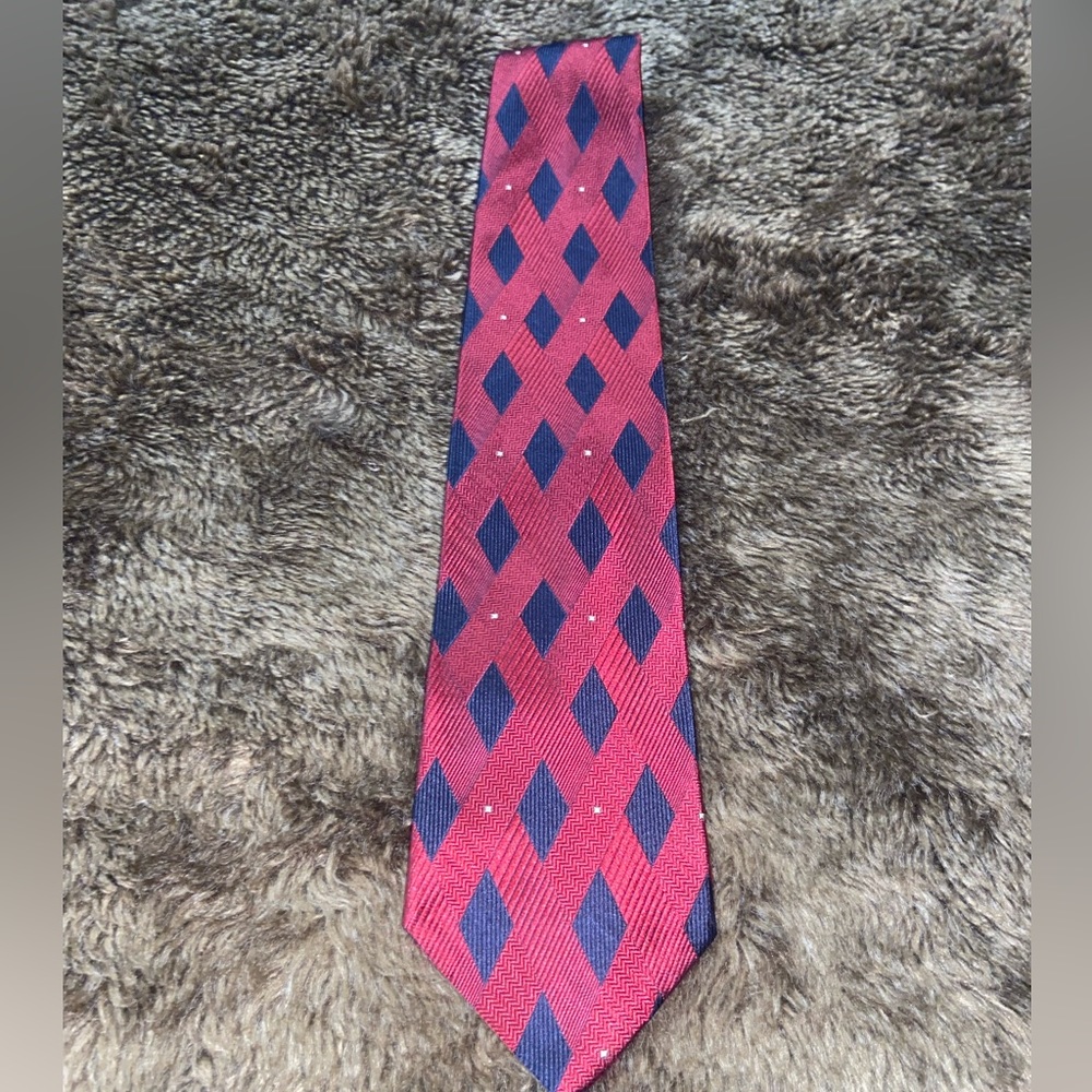 Silk tie.